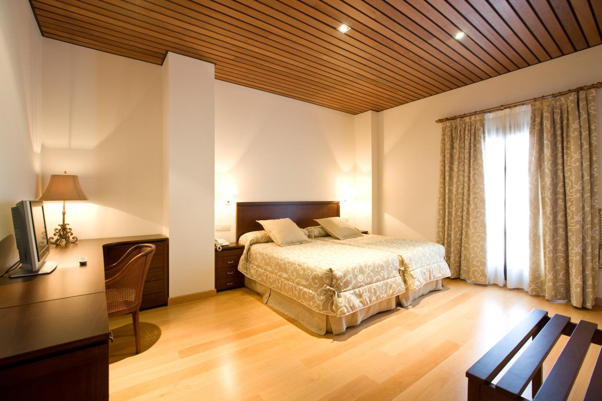 Bodegas Hacienda Albae Guest House Argamasilla De Alba Bagian luar foto