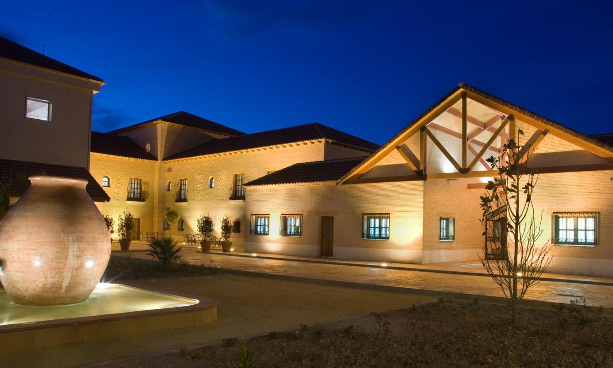 Bodegas Hacienda Albae Guest House Argamasilla De Alba Bagian luar foto