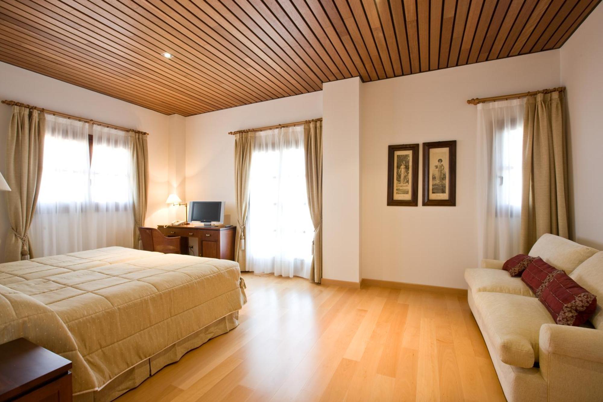 Bodegas Hacienda Albae Guest House Argamasilla De Alba Bagian luar foto