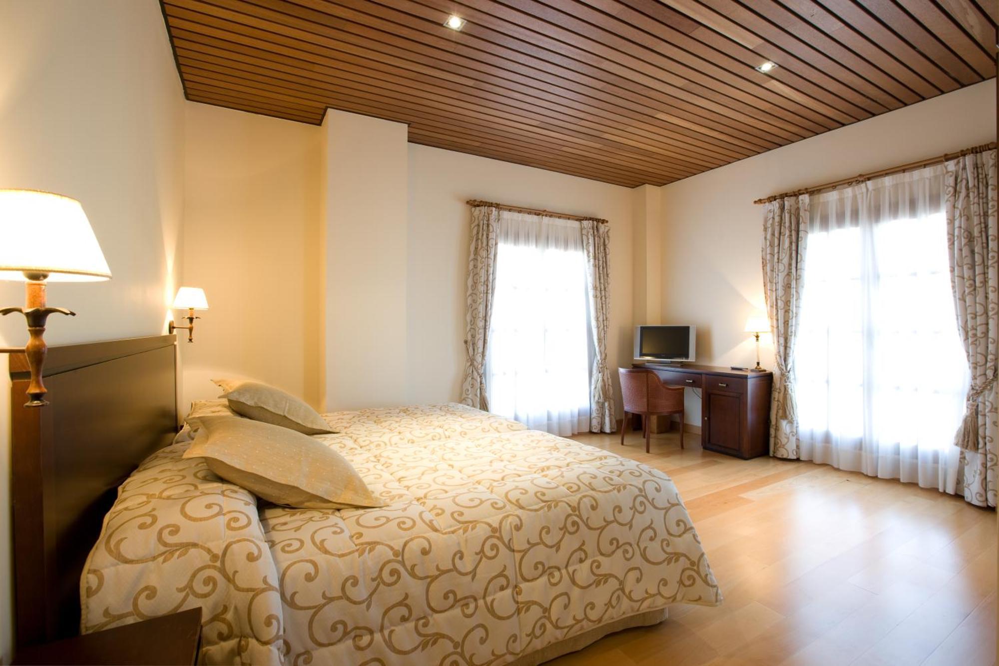 Bodegas Hacienda Albae Guest House Argamasilla De Alba Bagian luar foto