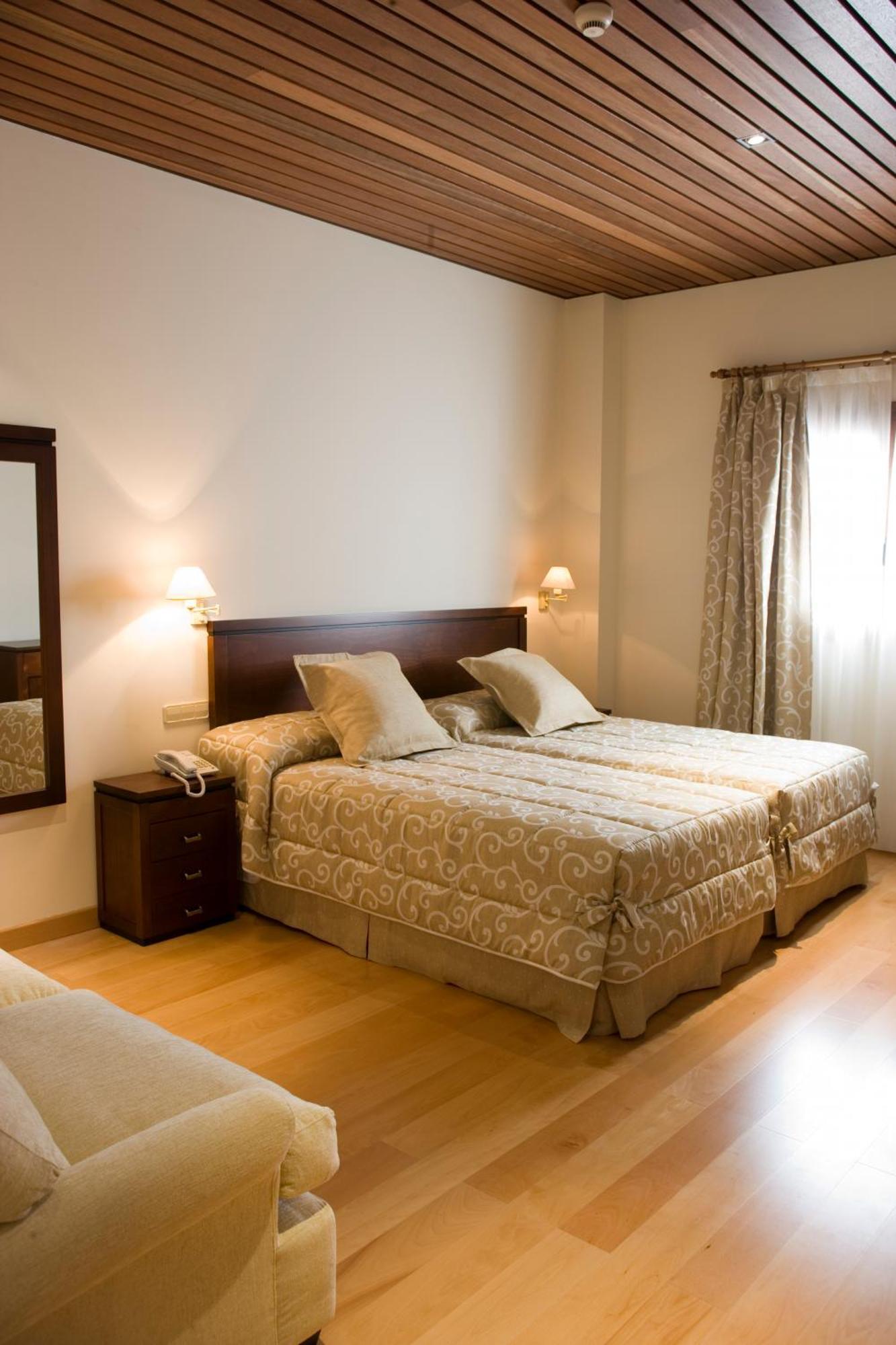 Bodegas Hacienda Albae Guest House Argamasilla De Alba Bagian luar foto