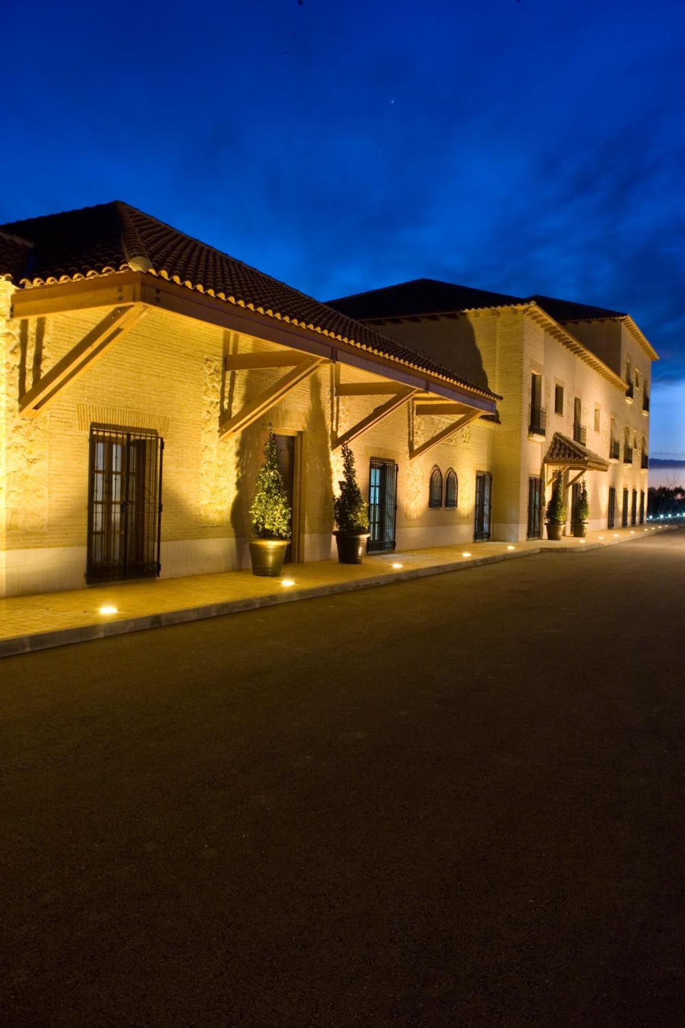 Bodegas Hacienda Albae Guest House Argamasilla De Alba Bagian luar foto