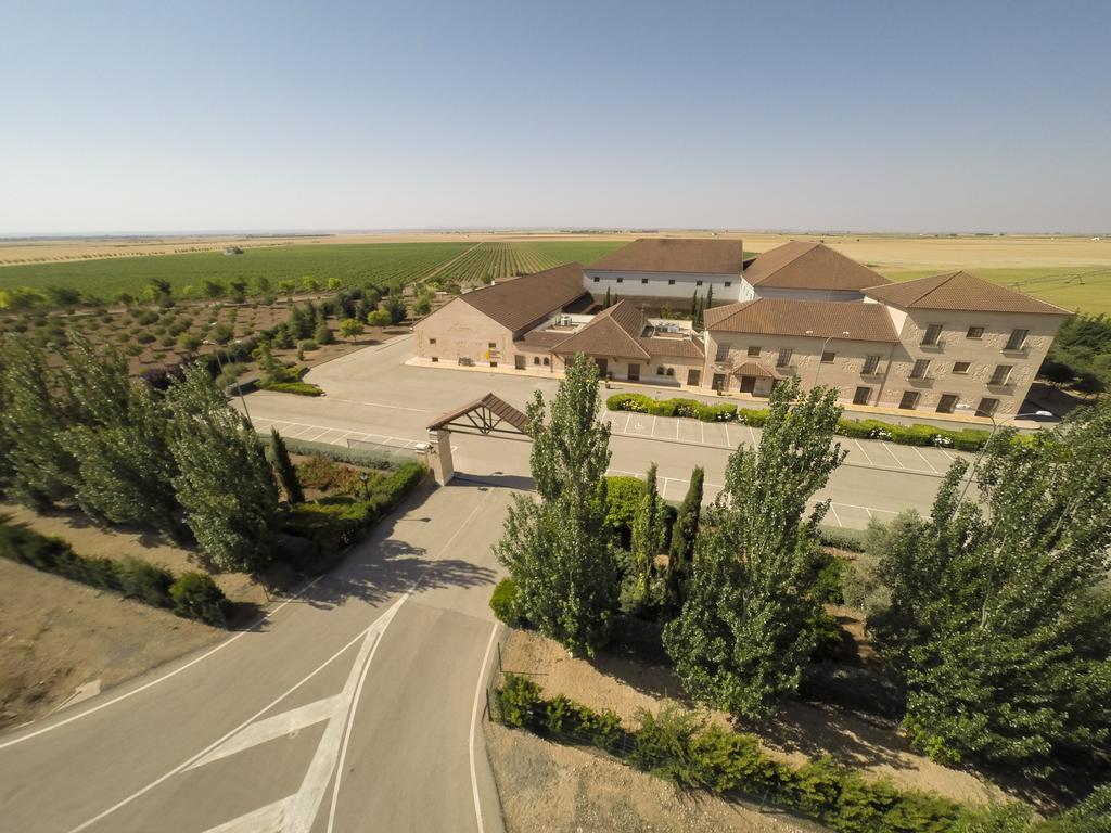 Bodegas Hacienda Albae Guest House Argamasilla De Alba Bagian luar foto