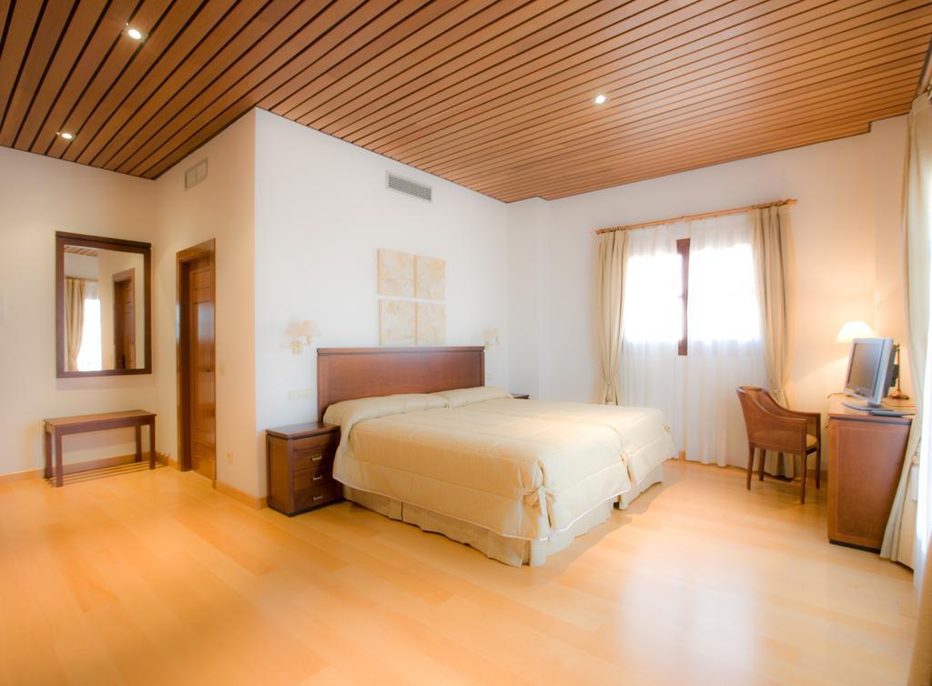 Bodegas Hacienda Albae Guest House Argamasilla De Alba Bagian luar foto
